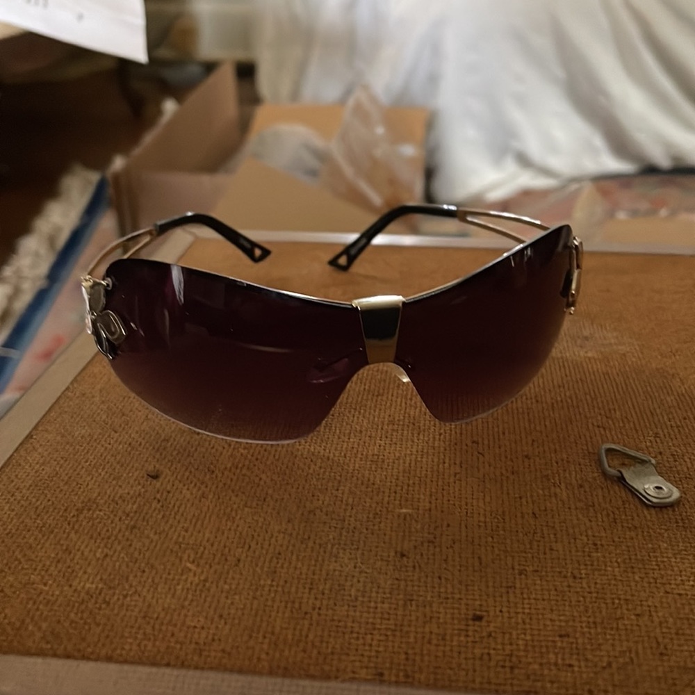 SUNGLASSES Beautiful modern Fashion model Style. Silver Flower black/purplishNWT